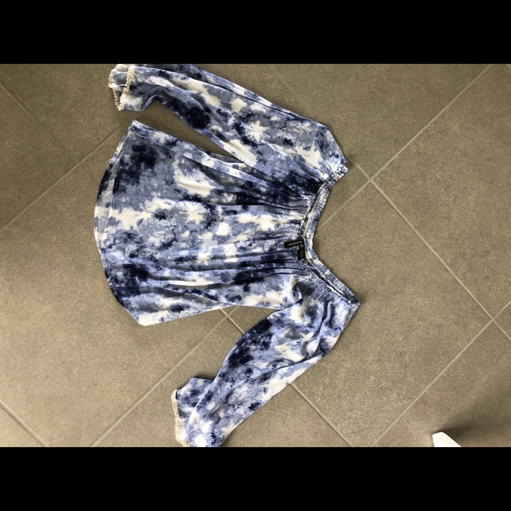 The dye off the shoulder shirt